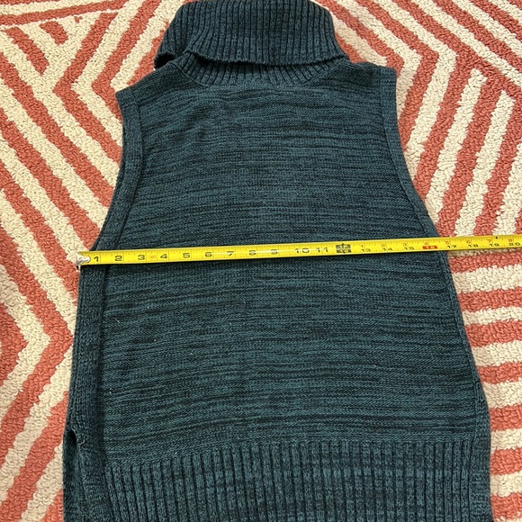 BANANA REPUBLIC S sleeveless turtleneck hi-low sweater in green and black - Picture 9 of 10